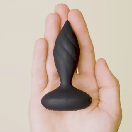 ROCKS- OFF - PETITE SENSATIONS DESIRE ANAL PLUG WITH BLACK REMOTE CONTROL